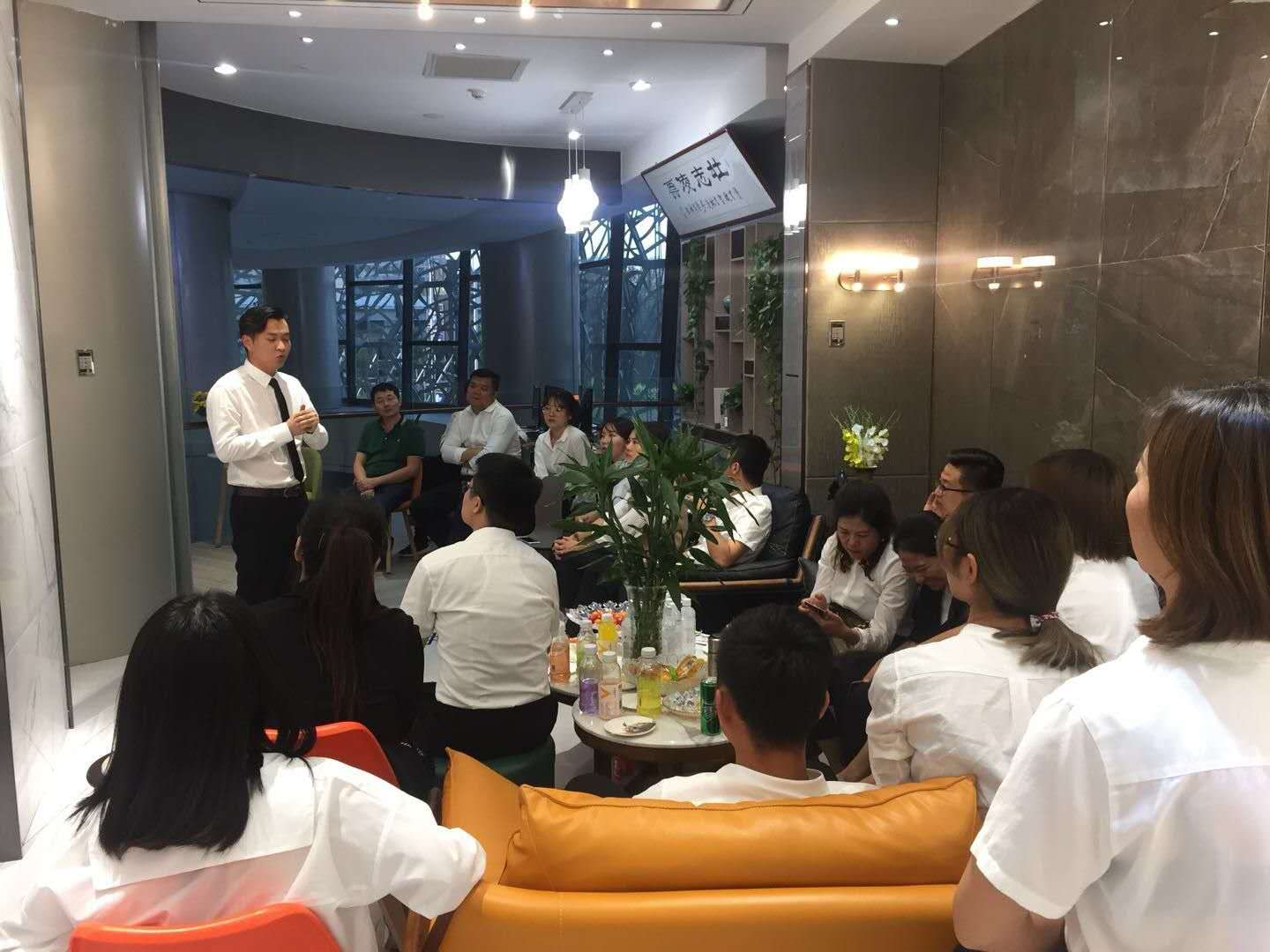 蜜桃视频网站入口与星艺装饰领导交流